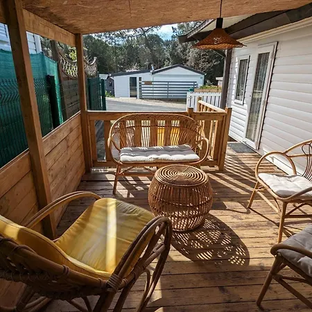 Charming Just Steps From The Sea 木屋