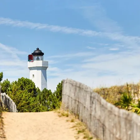 Charming Just Steps From The Sea * 滨海拉特朗什