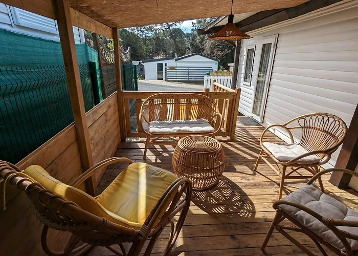 Charming Just Steps From The Sea 木屋