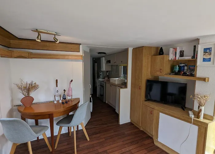 木屋 Charming Just Steps From The Sea *