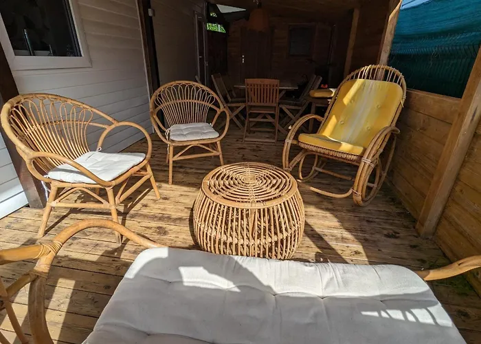 木屋 Charming Just Steps From The Sea