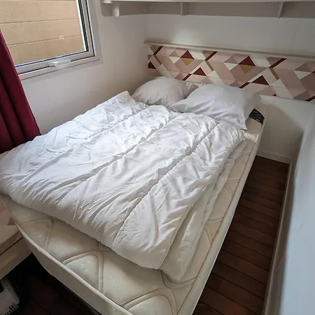 Charming Just Steps From The Sea Chalet *